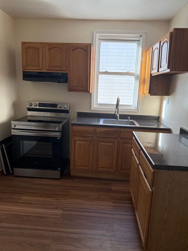 Building Photo - 680 E 223rd St