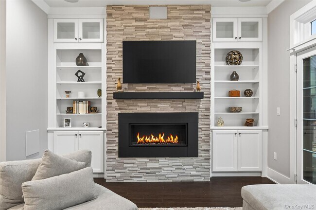 Building Photo - 348 Horseman Blvd