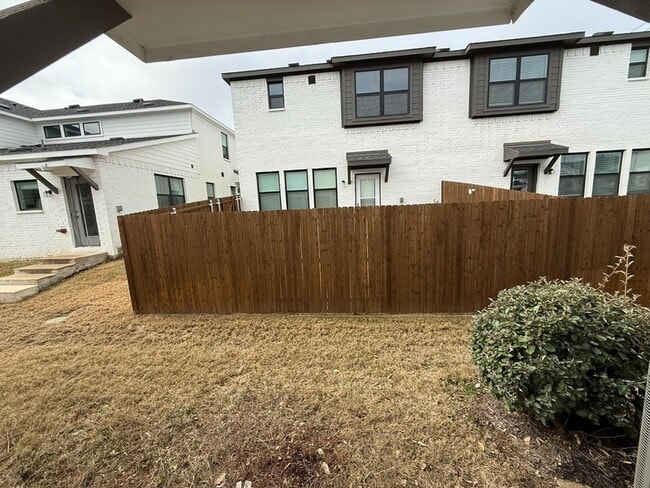 Building Photo - 1108 Bowie Dr