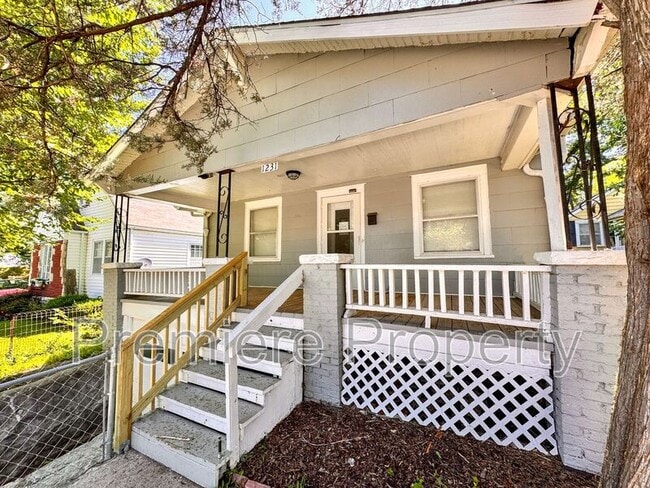 Building Photo - 1231 S Hardy Ave