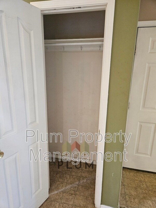 Building Photo - 1707 Phillips St