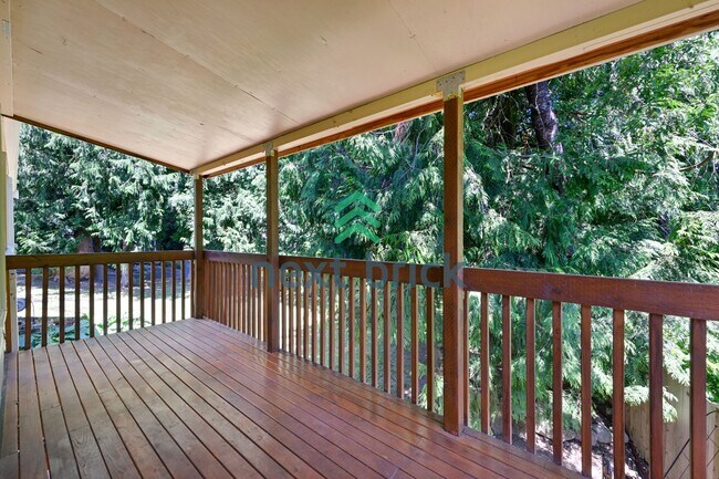 Building Photo - Expansive 4-Bedroom Sammamish Residence w/ Private Guest Suite & Included internet and landscaping.