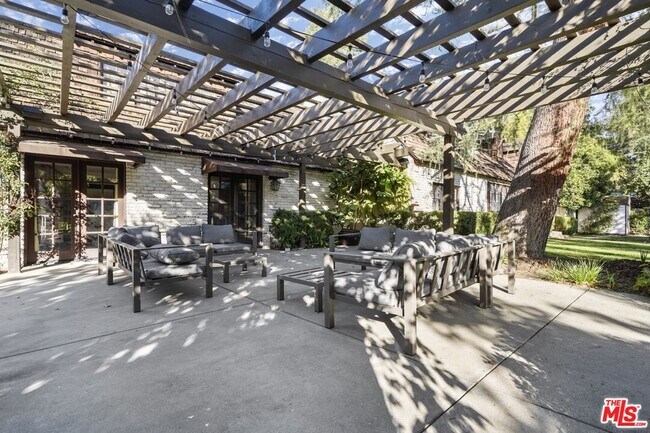 Building Photo - 23057 Sylvan St