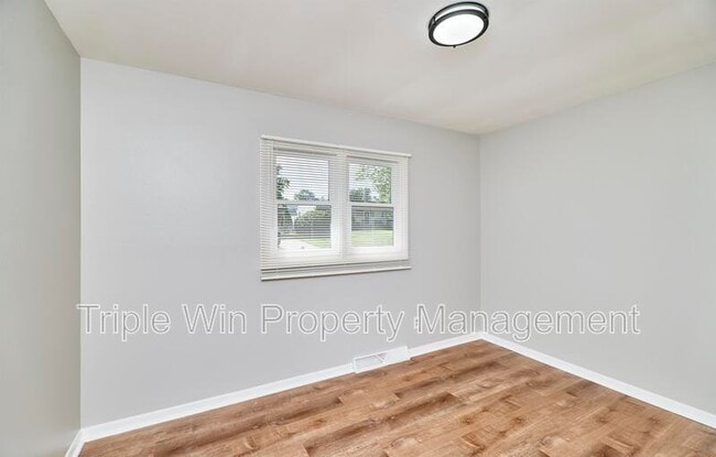 Building Photo - 10531 Fabick Dr