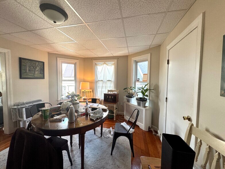 Building Photo - 1386A Beacon St