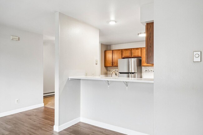 Building Photo - Renovated Private Entry 2 Bedroom Apartment Available!