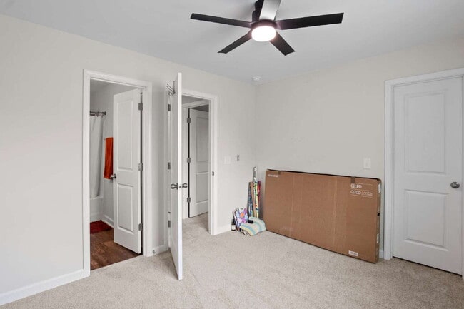 Building Photo - 410 Silverstone Pl