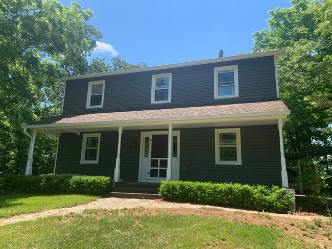 Building Photo - Large home with gorgeous views!