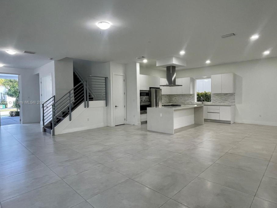 Building Photo - 10250 NW 74th Ter