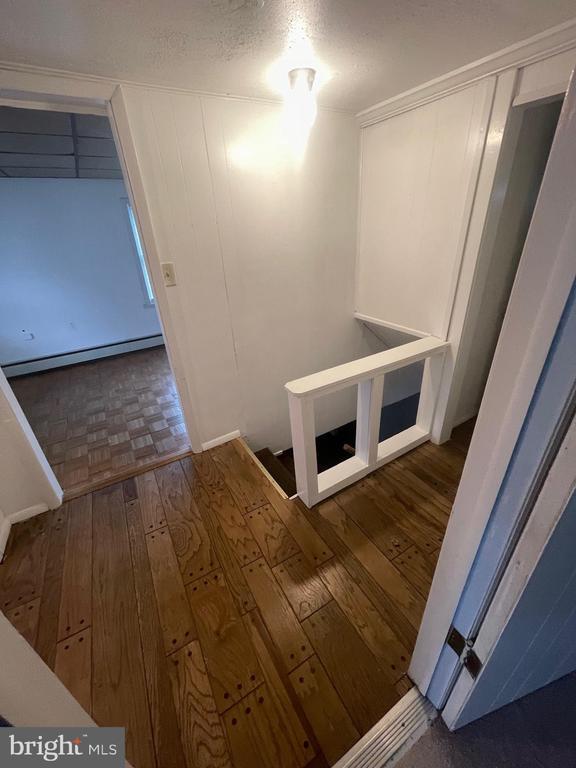 Building Photo - 425 7th St