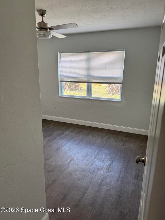 Building Photo - 204 W Alma Dr