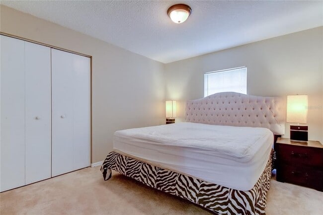 Building Photo - 9401 Woodbay Dr