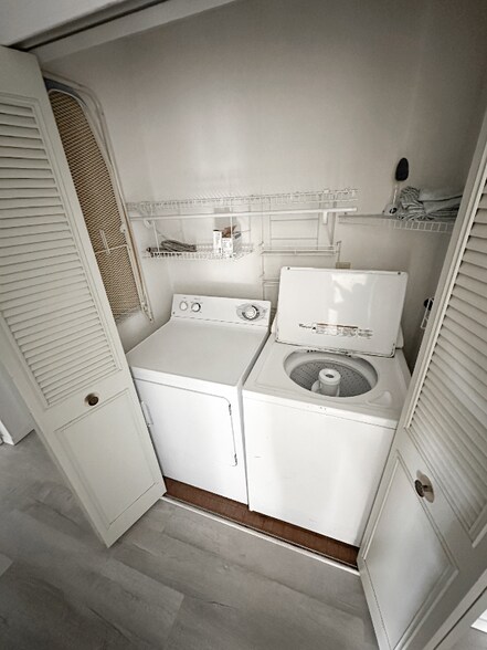 Building Photo - 6040 Grelot Rd