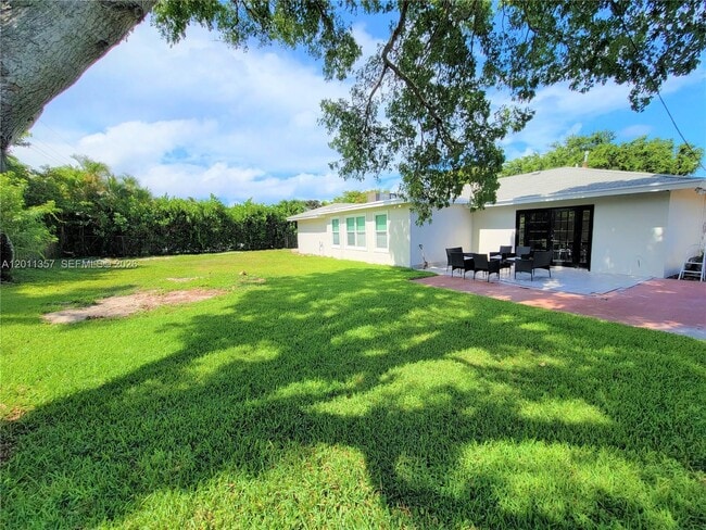 Building Photo - 735 Tradewind Dr