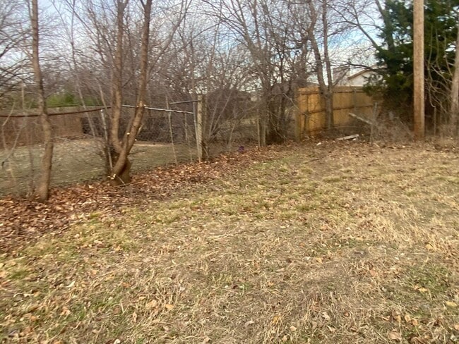 Building Photo - 3 bedroom 2 bath