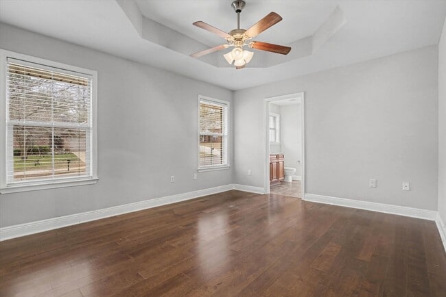 Building Photo - HEART OF DAPHNE!