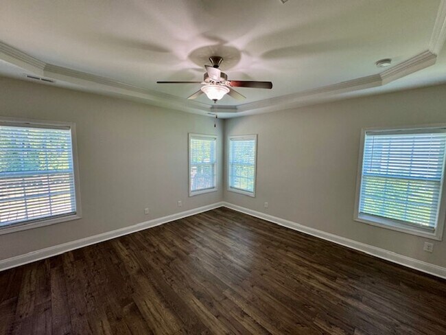 Building Photo - Multiple Applications! Application deadlin...
