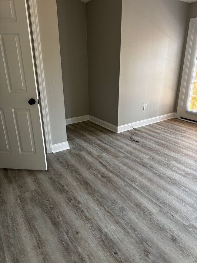 Building Photo - REDBUD TOWNHOUSES