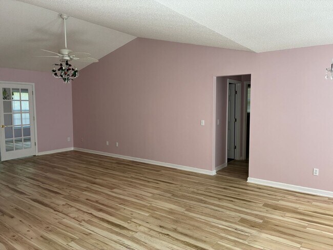 Building Photo - 3 Bedroom 2 Bath Home in Carolina Shores