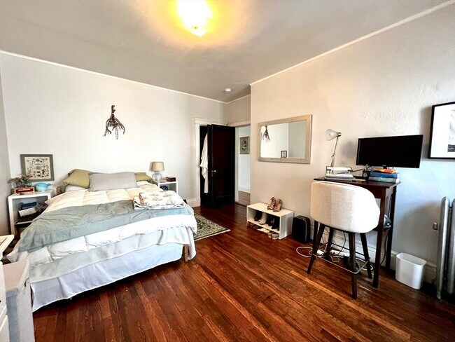 Building Photo - 144 Coolidge St