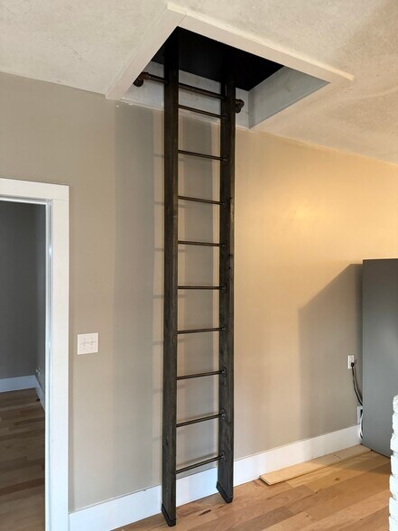 Building Photo - 1109 5th Street Rd