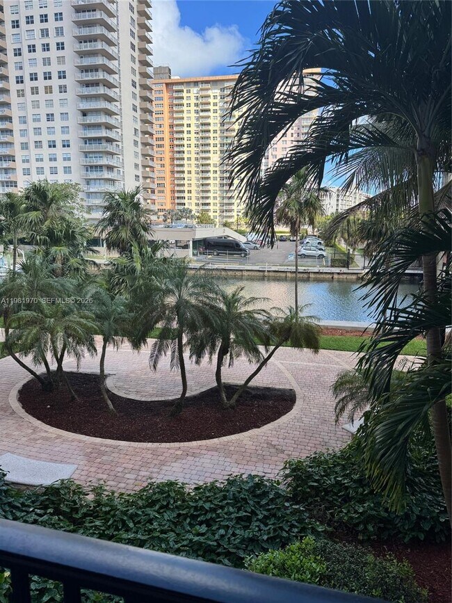 Building Photo - 17150 N Bay Rd