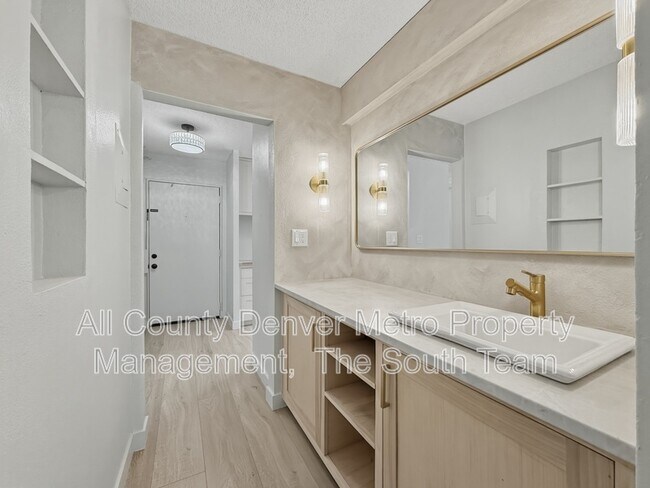 Building Photo - 2835 S Monaco St Pkwy