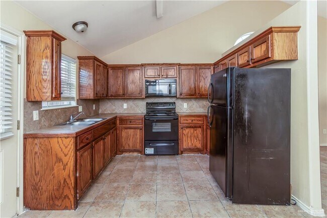 Building Photo - 6 West Dr