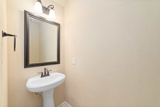 Building Photo - 5618 Little Creek Ct