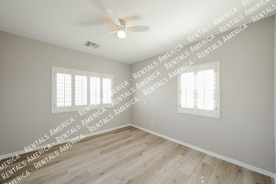 Building Photo - 18676 E Braeburn Ln