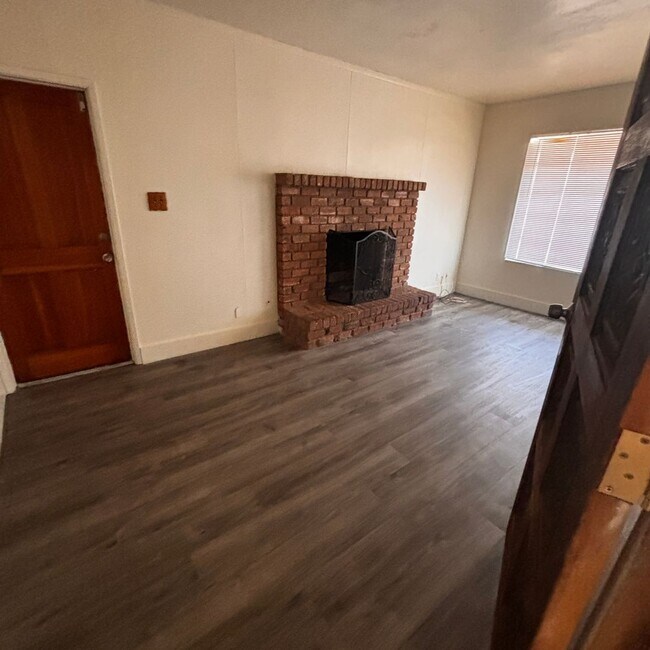 Building Photo - 4 Bedroom rental home in Tempe!