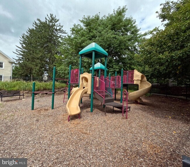 Building Photo - 957 Pinehurst Dr