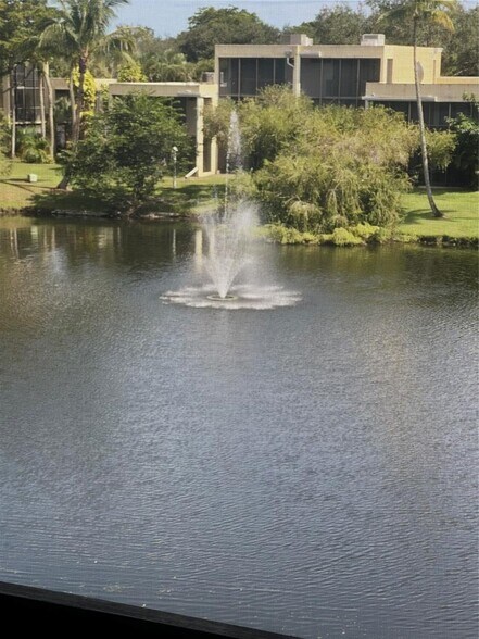 Building Photo - 2930 SW 87th Ter