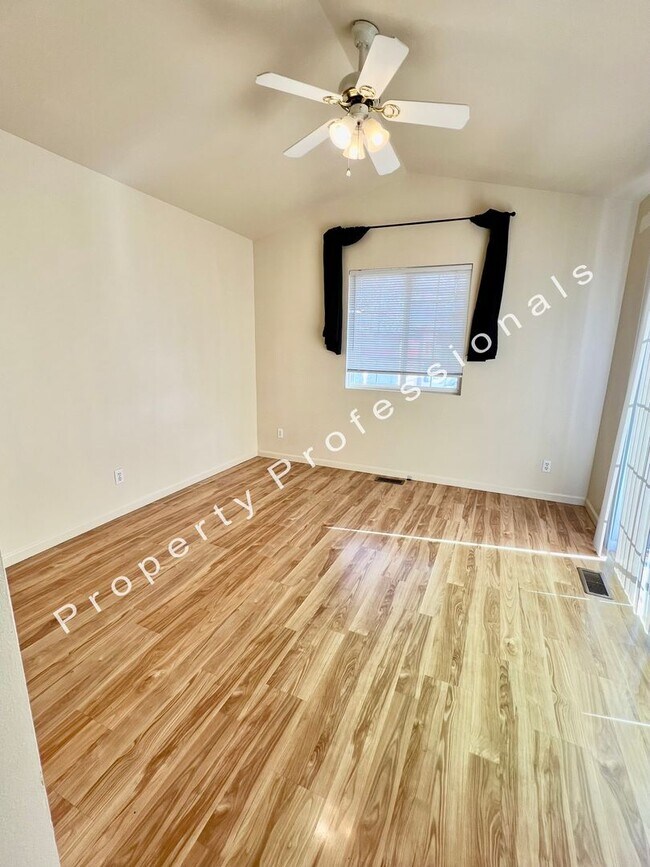 Building Photo - Townhouse in Silt for Rent