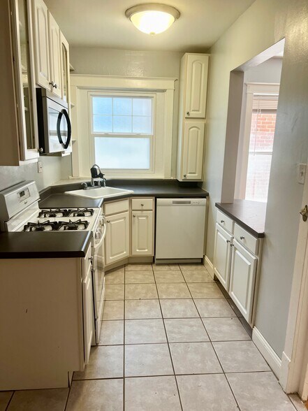 Kitchen - 2107 Maury Ave