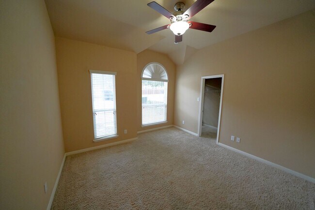Building Photo - Beautiful Home Now Available in the Covete...