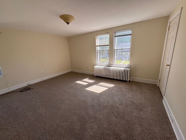 Building Photo - Lower Gywnedd 3 Bedroom 1.5 Bath Colonial in Penllyn Pa $2,750/month