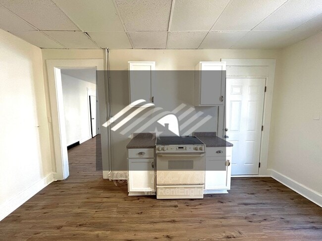 Building Photo - 807 W Ash St