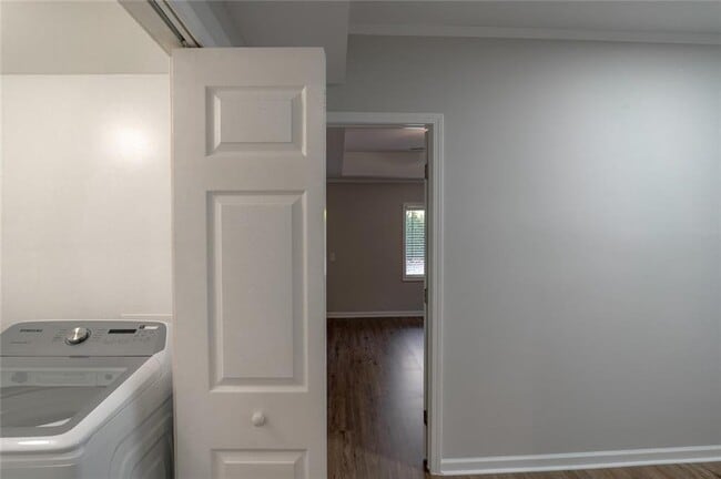 Building Photo - 3599 Lower Roswell Rd