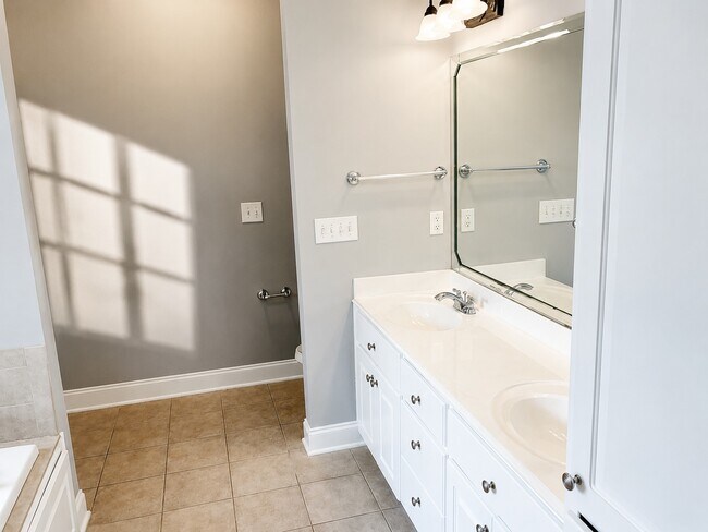 Building Photo - 1741 Windermere Ave