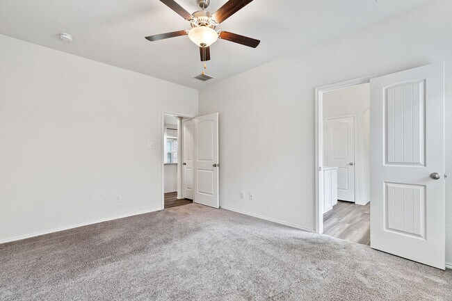 Building Photo - Great 4 Bdrm 2 Bath Home in Aubrey Tx