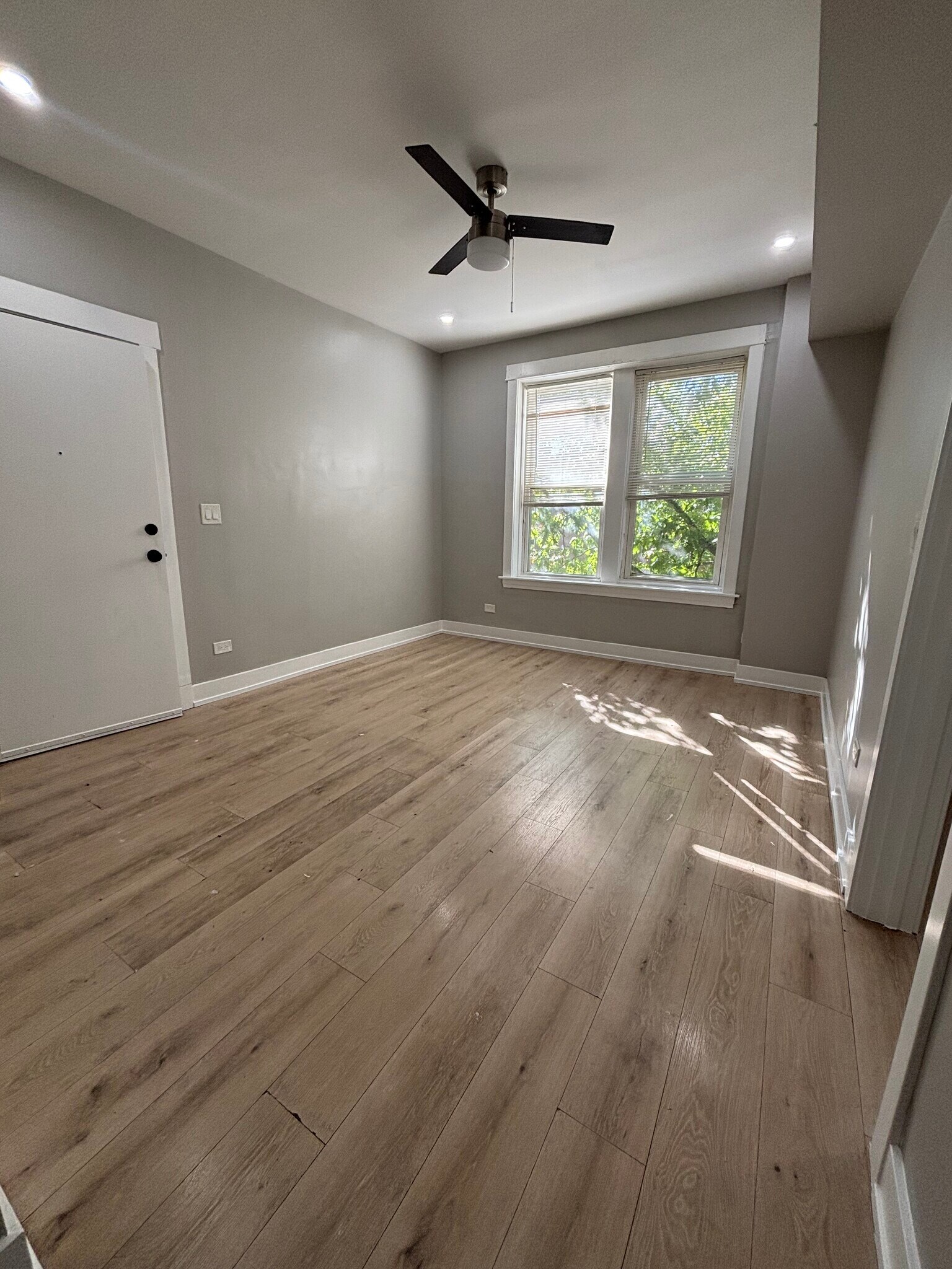 Building Photo - 3850 W Hirsch St