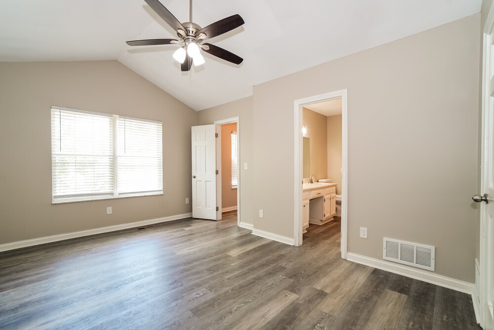 Building Photo - 1516 Manor Dr