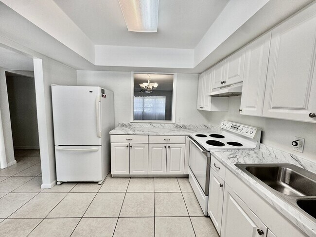 Building Photo - 600 Royal Palm Blvd