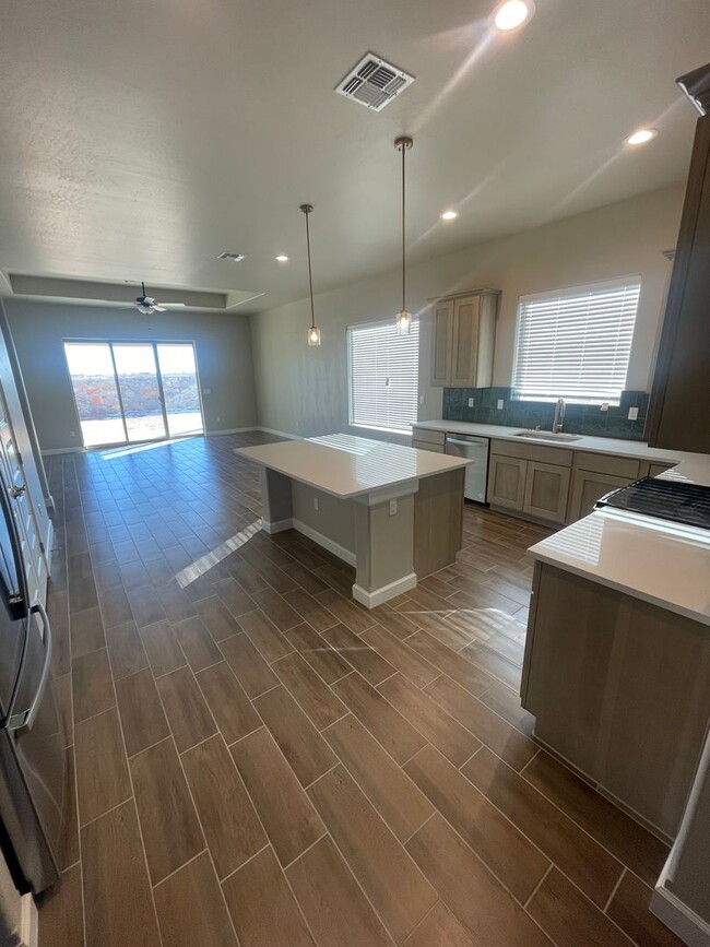 Building Photo - Beautiful Newly Constructed Home **Move In...