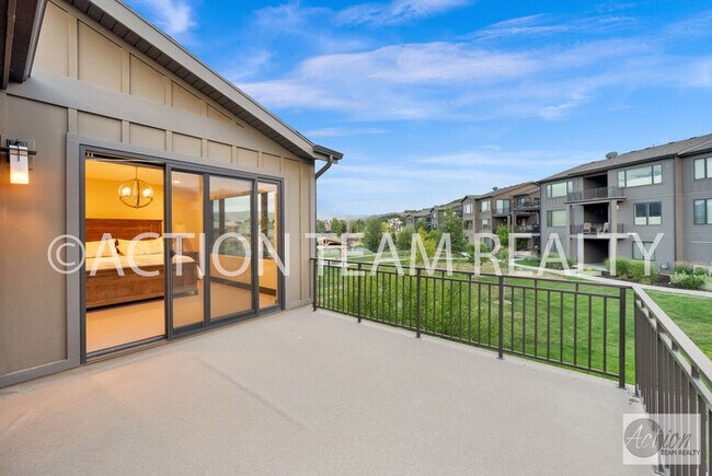 Building Photo - Beautiful Townhome in Huntsville