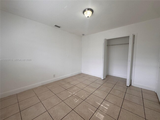 Building Photo - 407 NW 7th Ct