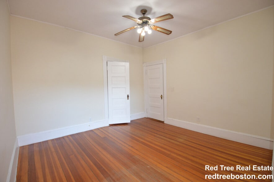 Building Photo - 1589 Beacon St