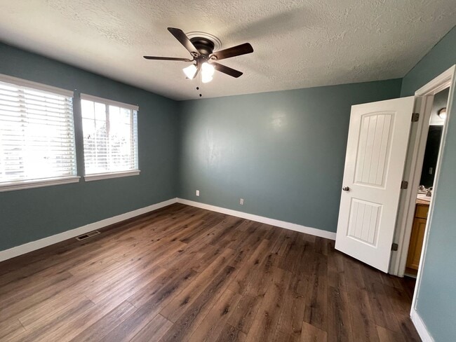 Building Photo - Beautiful 2 bed in Clearfield!