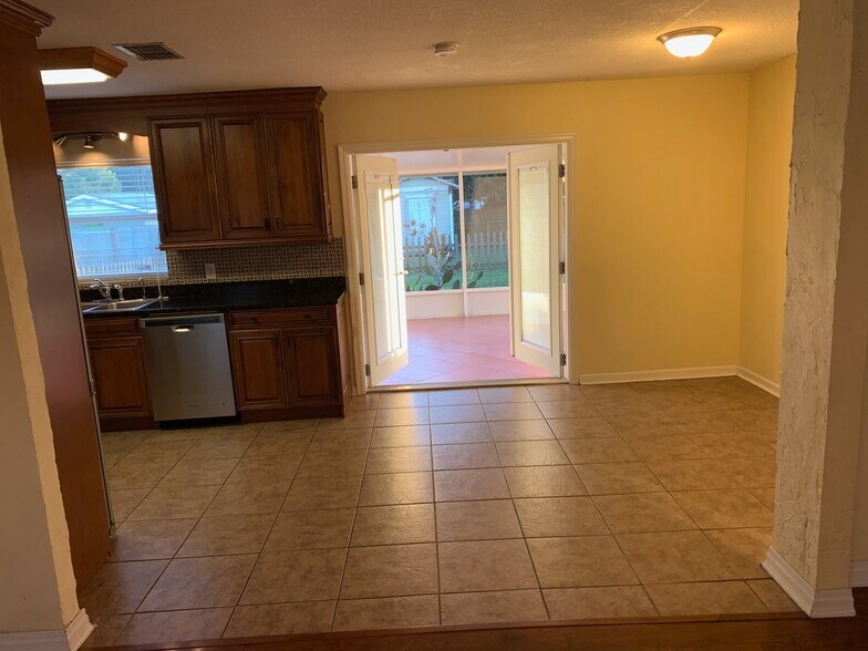 Kitchen - 6320 S Lansdale Cir